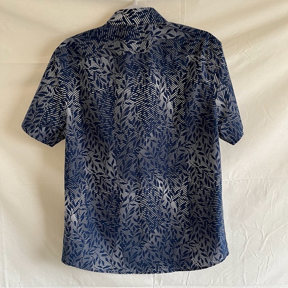 Ben Sherman Blue Leaf Pattern Button Up Short Sleeve Shirt Size Medium - Picture 2 of 11